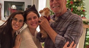 Bruce Willis and his family are preparing for the holidays: what does the actor look like now (3 photos)