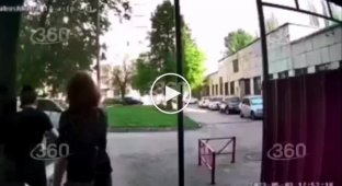 In Ufa, an angry woman dragged her husband's mistress out of the apartment and publicly beat her