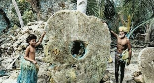 Yap island stone money and an unusual way to pay with it (9 photos)