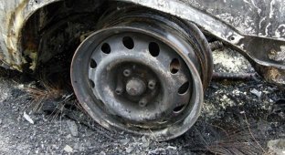 У калининградца украли сгоревший BMW сразу после пожара (2 фото)