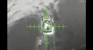 Украинский беспилотник-бомбардировщик преследует и уничтожает российский танк Т-90М на впечатляющих кадрах