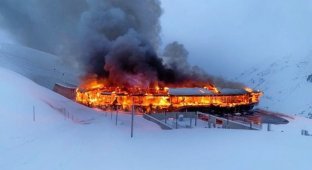 Пожар в самом высокогорном в мире музее мотоциклов: огонь уничтожил более 200 классических экспонатов (11 фото + 2 видео)