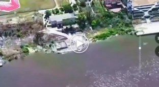 Авіаудар за місцем дислокації окупантів, які бігали берегом з надувним човном.