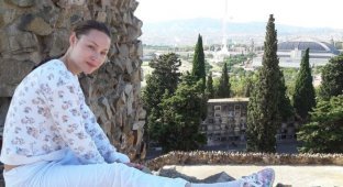 Порноактриса Екатерина Макарова (Macy Ssens) устроила голую фотосессию на барселонском кладбище (8 фото)