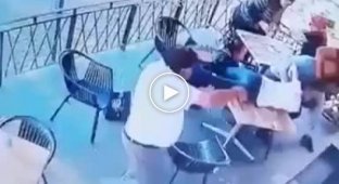 The owner of the restaurant prevented the criminal from kidnapping the girl