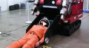 В Японии изобрели очень странного робота