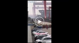 Video from the end of the working day at the Chinese shipyard