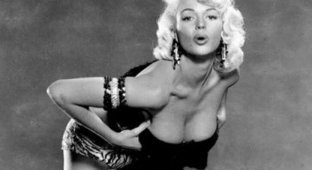 Мэрилин Монро отлично получилась на этих снимках... только ее там не было (28 фото)