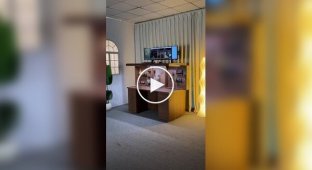 Розумний комп'ютерний стіл