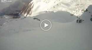 Снежная лавина чуть не убила лыжника