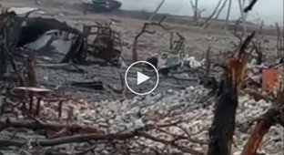 The burning Russian T-72 tank in Marinka finally explodes and throws off the turret