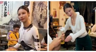Chinese waitress skillfully impersonates an android (3 photos + 2 video)