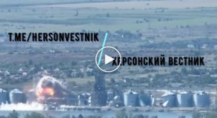 The Russian world has arrived. 4 strikes by Russian FAB-500M62 guided bombs on the Nibulon port terminal in the Kherson region