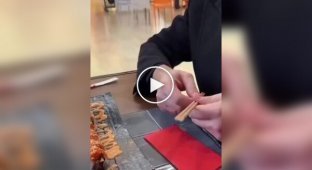 A trick for those who never learned how to use chopsticks