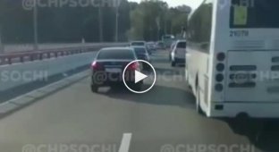 В Сочи водитель отказался пропускать машину скорой помощи