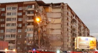 В Ижевске рухнул подъезд жилого дома (5 фото)