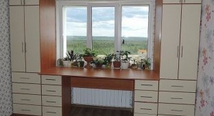 Шкаф вокруг окна: удобная идея для небольших квартир!