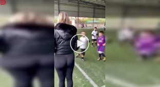 Камера папы выбрала не тот ракурс на детском матче