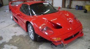Угнанную и разбитую агентом ФБР Ferrari F50 продают на аукционе (10 фото)