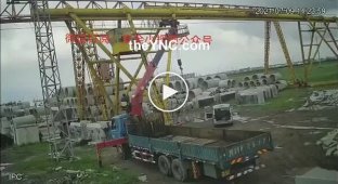 A Chinese man on a crane killed another Chinese man.