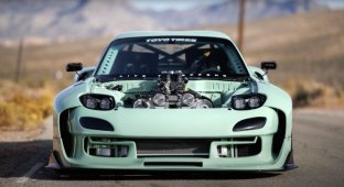 Безумная Mazda RX-7 получила могучий двигатель V12 от Pagani Zonda (4 фото + 1 видео)