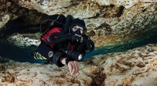 One mistake can cost your life: an aquaspeleologist has been exploring underwater caves for 30 years (6 photos)