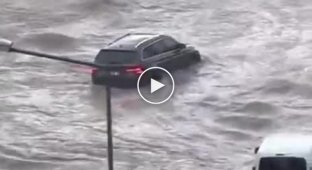 Сильный дождь затопил турецкий город Адана