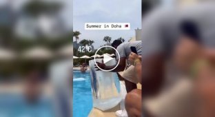 В Катаре охлаждают бассейны с помощью огромных кубиков льда