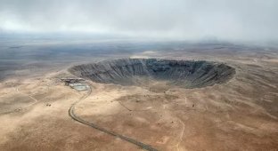 Туристка показала найбільше місце падіння метеорита на Землі (1 фото + 1 відео)