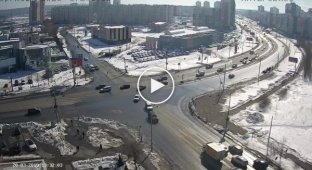 Момент жёсткого ДТП на перекрестке в Челябинске
