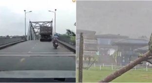 Powerful typhoon "Yagi" in Vietnam demolished a bridge along with cars on it (1 photo + 4 videos)