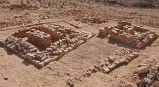 Large ancient burial found in the Negev desert (3 photos)