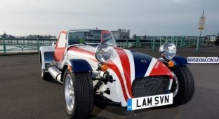 Lambretta создала уникальный внешний вид для Caterham Seven (4 фото)