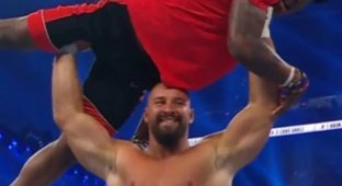 Блогер IShowSpeed ​​взяв участь у королівській битві WWE і програв (2 фото + відео)