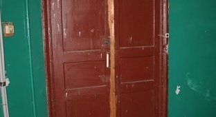 "Магическая" дверь (2 фото)