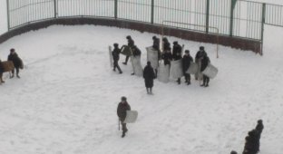 В Перми учеников учат разгонять митинги (6 фото + видео)