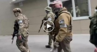 PMC Wagner at the headquarters of the Southern Military District in Rostov. On video Prigozhin