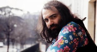 Кафтаны, килограммы и стадионы: почему толстый грек в балахоне стал секс-символом 70-х (15 фото)