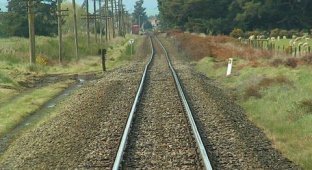 Уникальная деформация железнодорожных путей (3 фото)