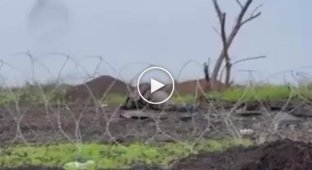 Орки которые одеваются в одежду украинских военных а потом воняют возле окопов