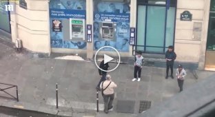 Французский пенсионер прогнал подростков, пытавшихся ограбить его у банкомата