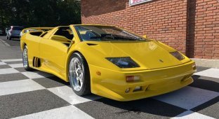 An old Pontiac Fiero was turned into a copy of the Lamborghini Diablo and put up for sale for $30,000 (20 photos)
