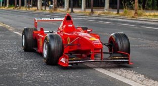 Гоночный болид Ferrari F1, который пилотировал Шумахер, продан на аукционе за огромную сумму (11 фото + 1 видео)