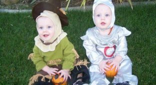 22 забавных костюма для близнецов на Хэллоуин (22 фото)