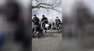 У Нью-Йорку набирає популярності Brooklyn Stroll Club — ком'юніті молодих батьків