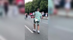 A funny guy cheered up passersby