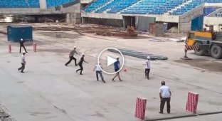 Строители провели первый матч на стадионе «Зенит-Арена» 