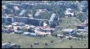 Украинский управляемый бомбовый удар JDAM-ER по российским военным в Соледаре