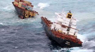 Vessels in trouble (24 photos)