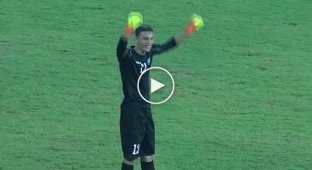 Узбекский вратарь забил гол ударом от своих ворот 